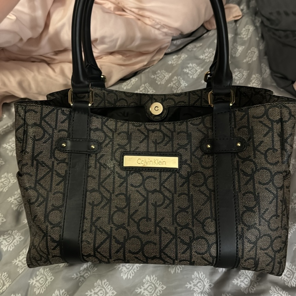 Calvin Klein purse - Picture 2 of 11